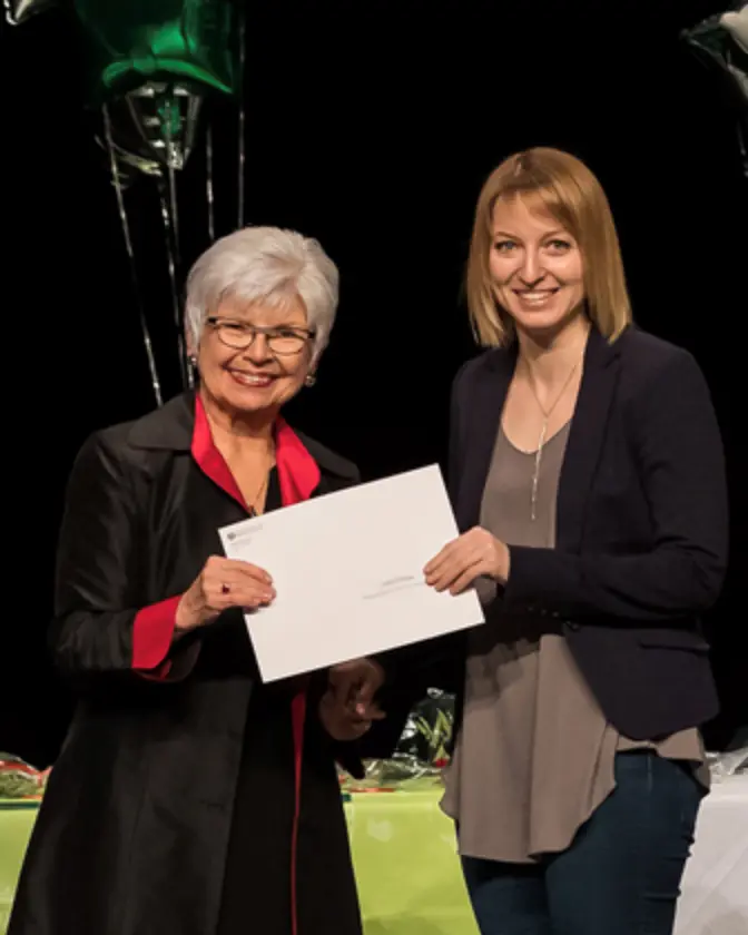 maureen-presents-scholarship-to-undergraduate